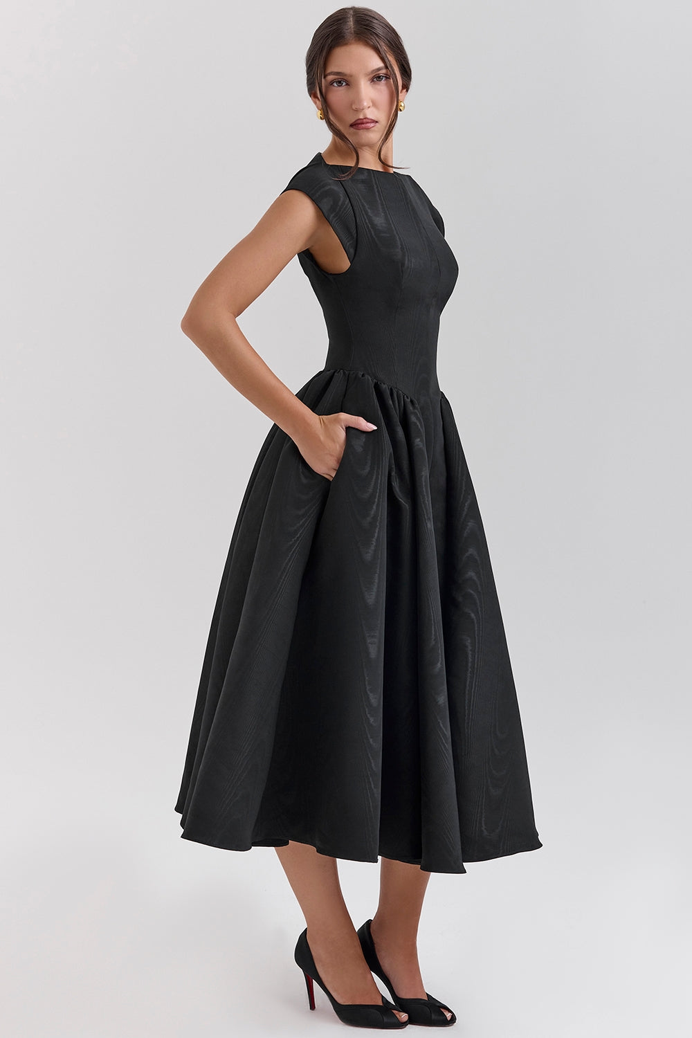 Anna-Berg | Effortless Backless Tulle Midi Dress for Every Occasion