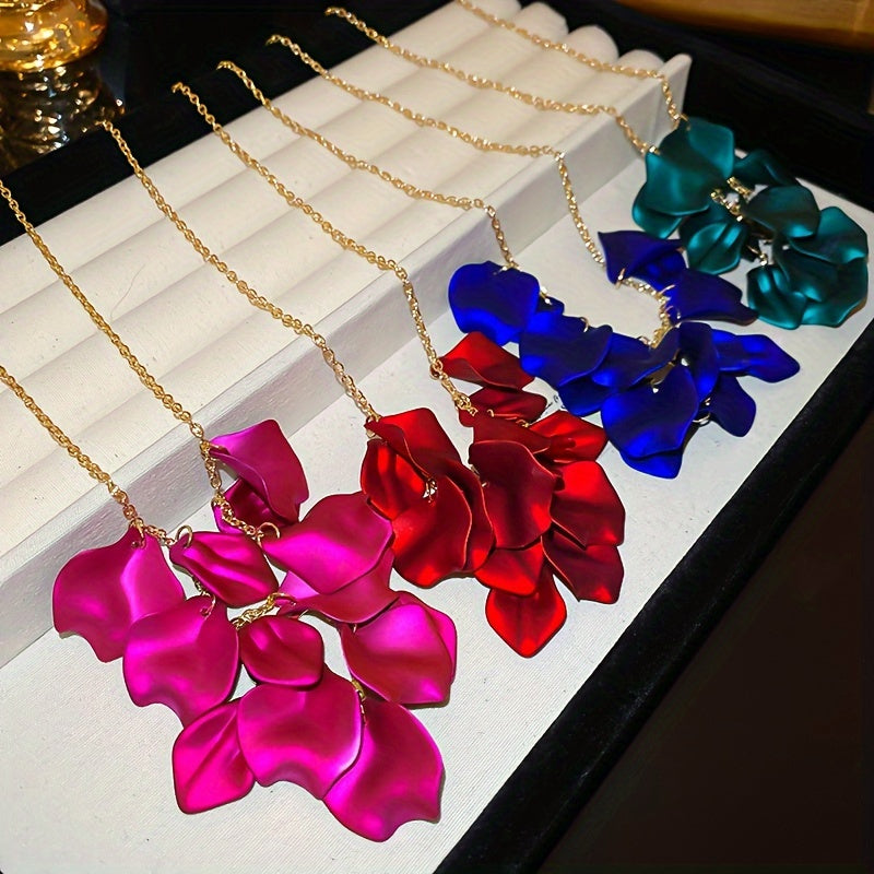 Luxurious Elegant Flower Petal Fringed Necklace