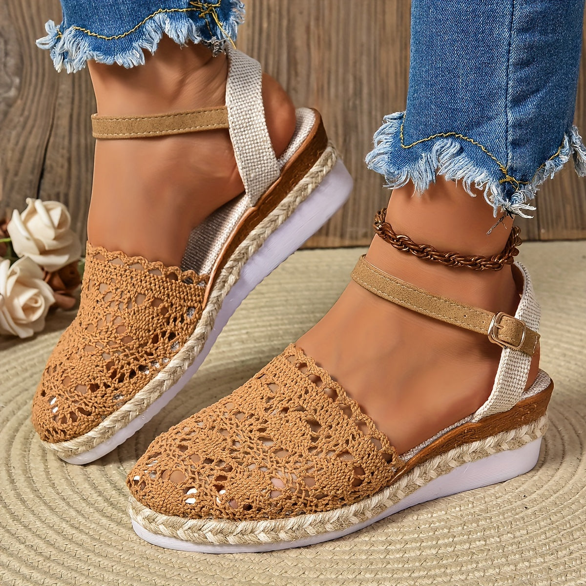 Anna-Berg | Chic Orthopedic Adjustable Sandals in a Flattering Cut