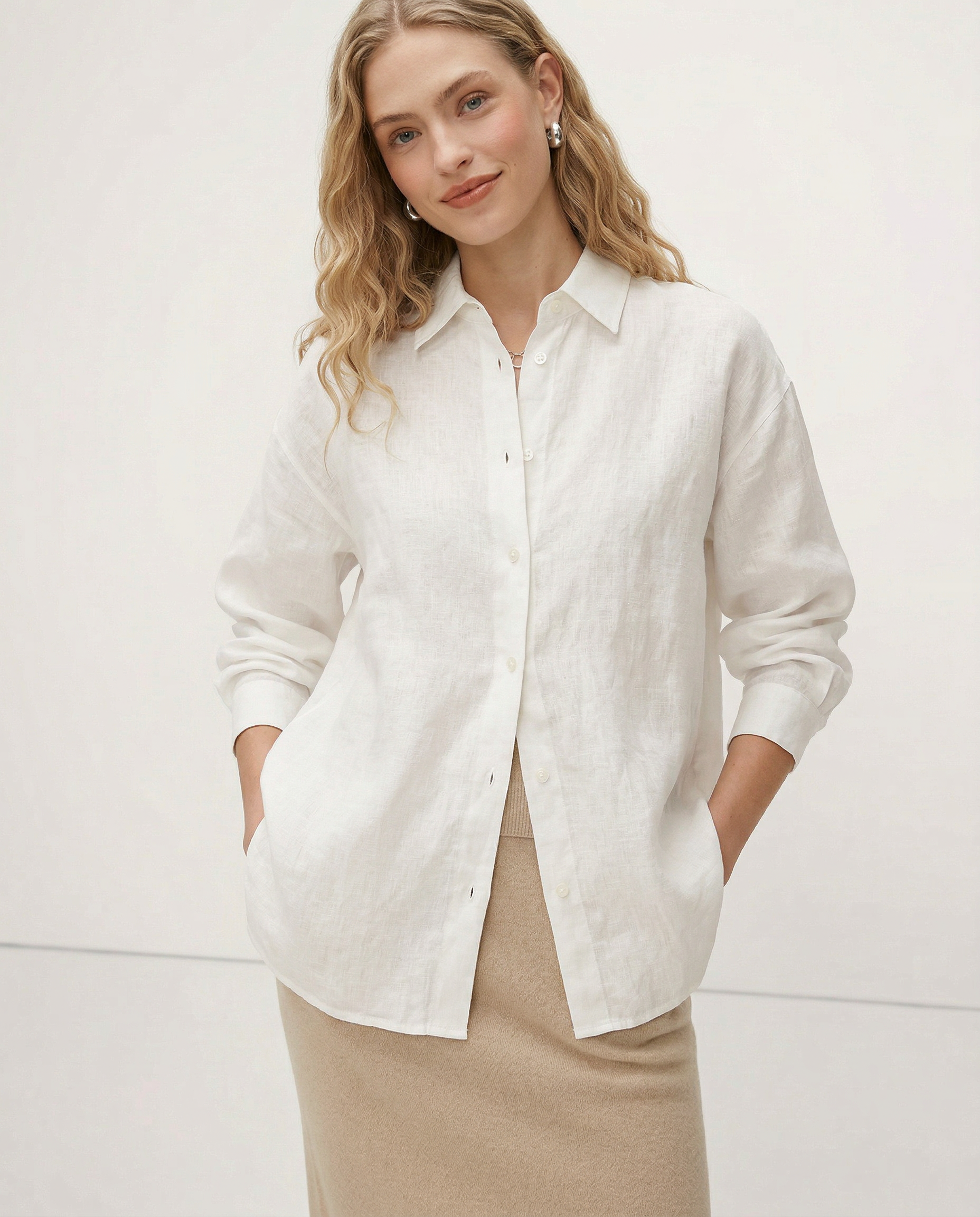 Anna-Berg | Natural Slit-Hem Linen Shirt