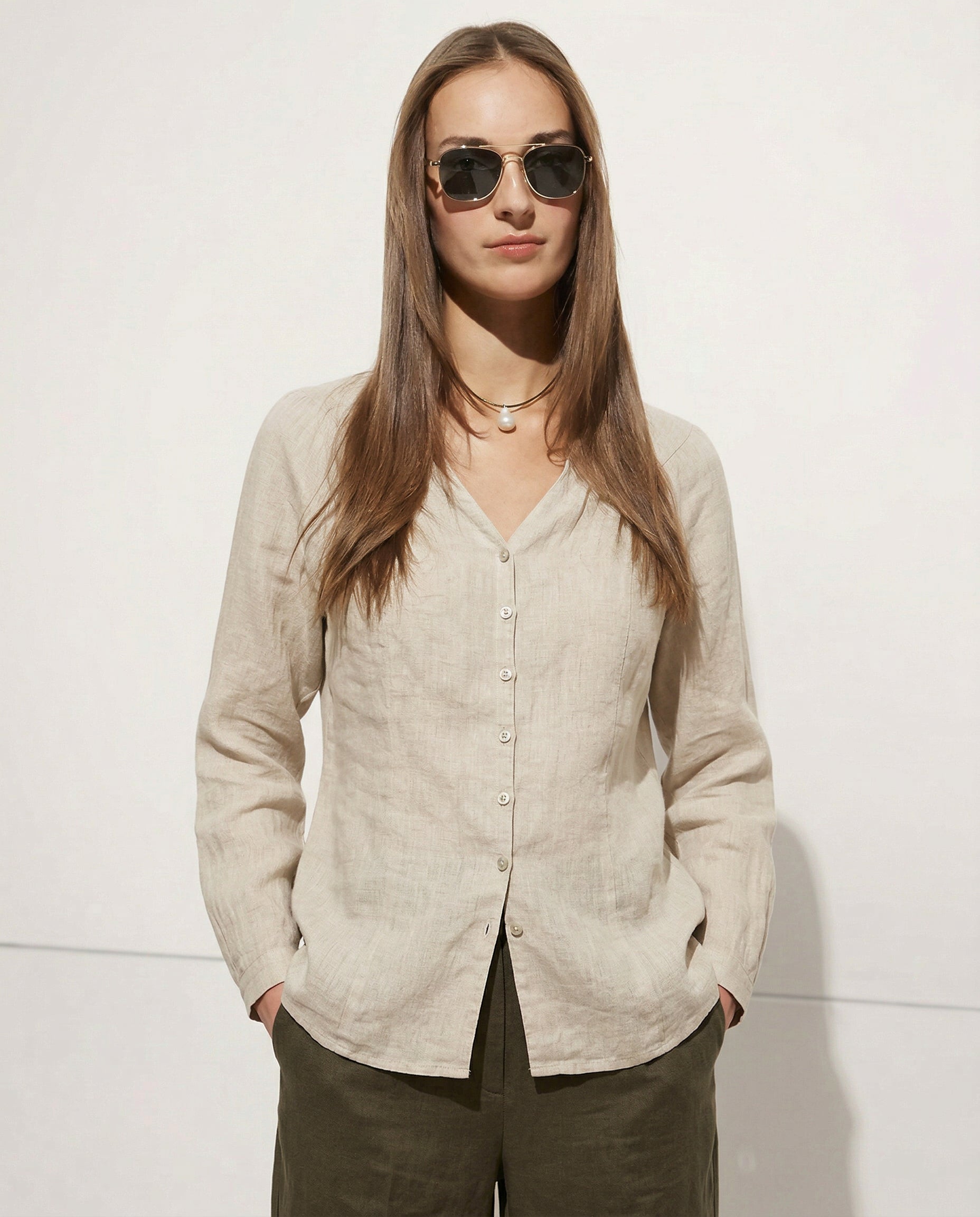 Anna-Berg | Fitted V-Neck Linen Blouse