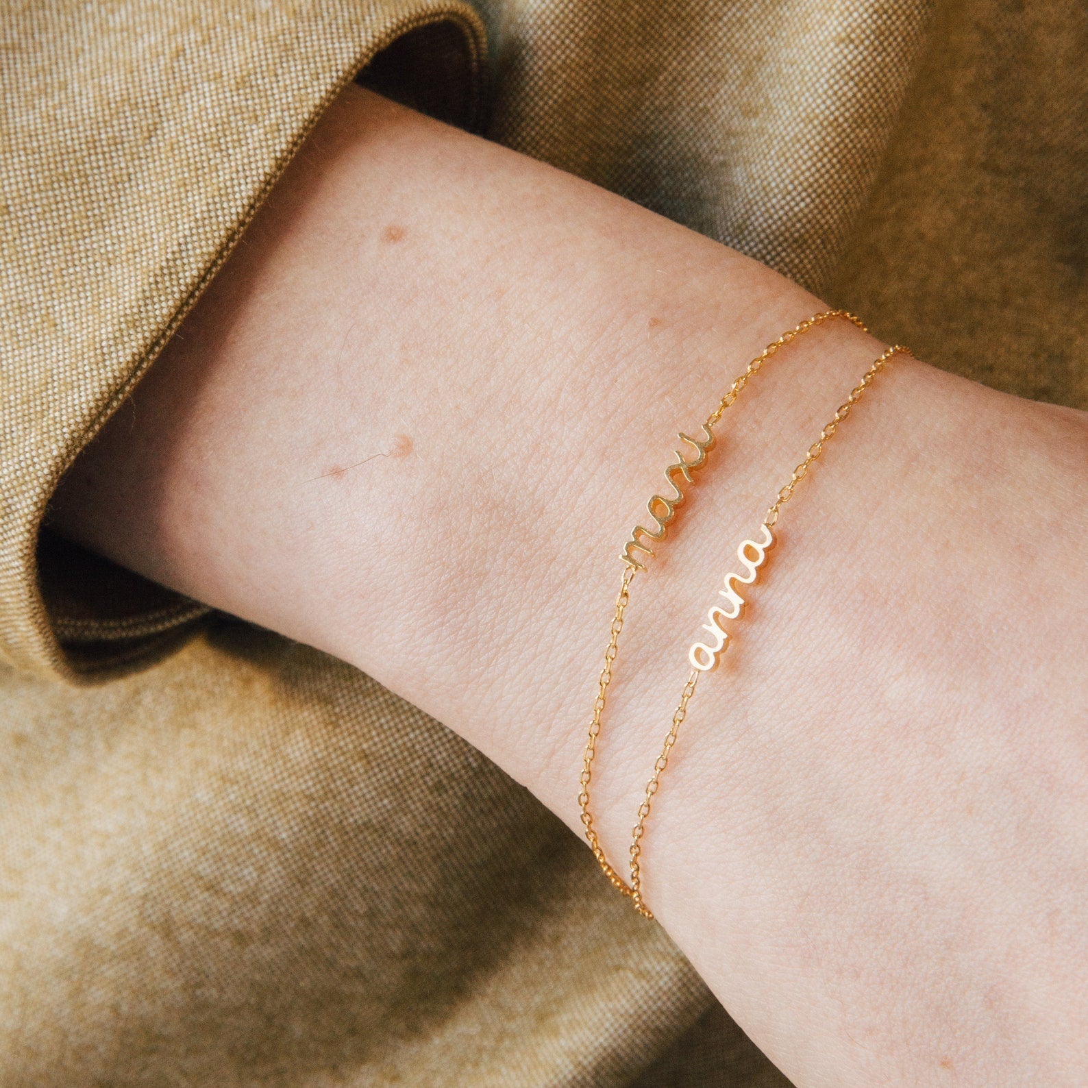 Mia – Kvinnors Eleganta Namnbricka | Minimalistisk Stil