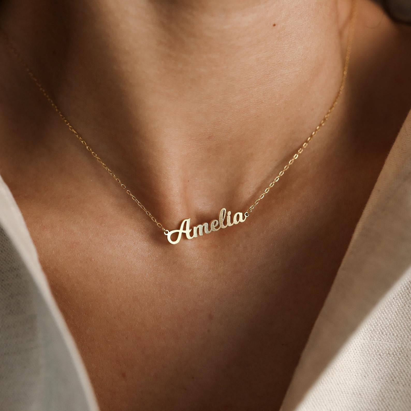 Mia – Silverhalsband för Kvinna | Personlig Berlock till Flickvän