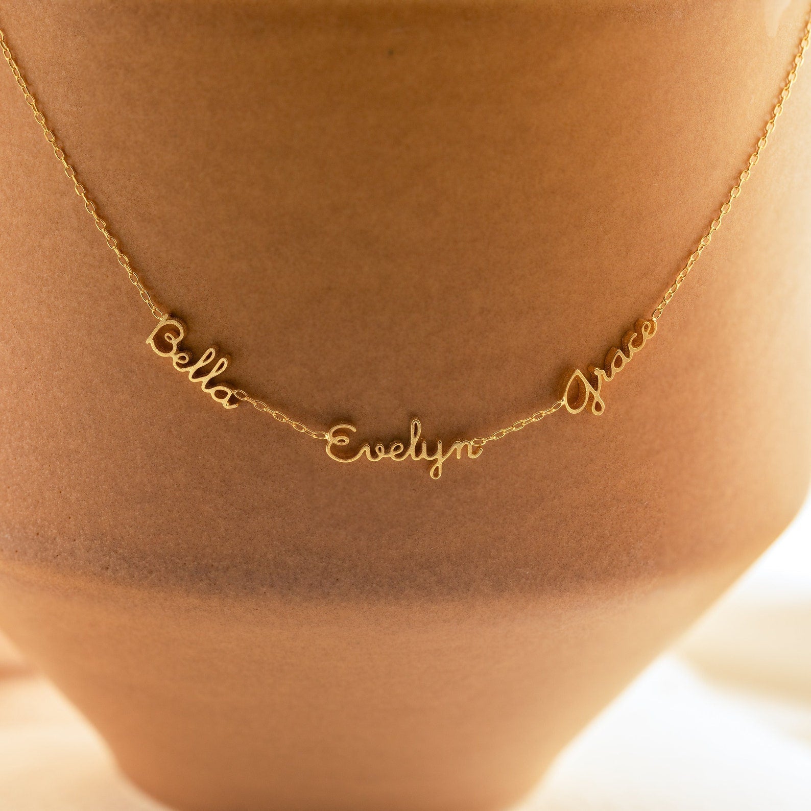 Elina | Elegant personligt namnhalsband – välj 2 eller 3 namn