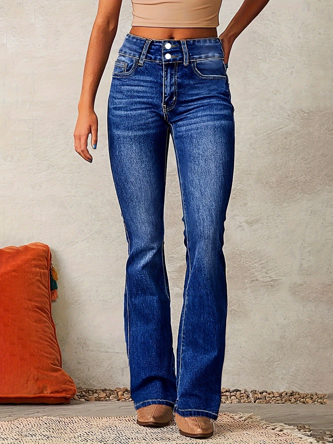 Anna-Berg | Feminine High Waist Bootcut Jeans in a Flattering Cut