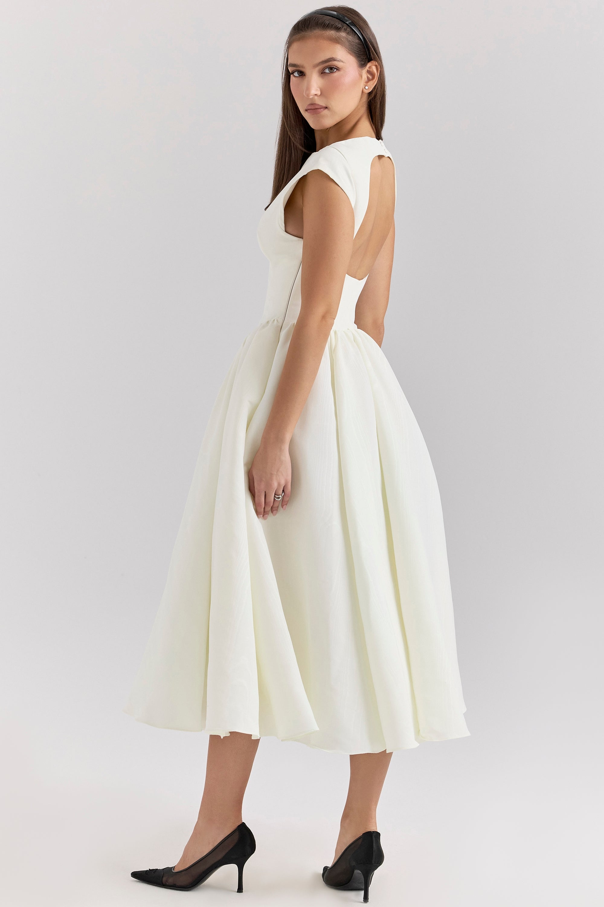 Anna-Berg | Effortless Backless Tulle Midi Dress for Every Occasion